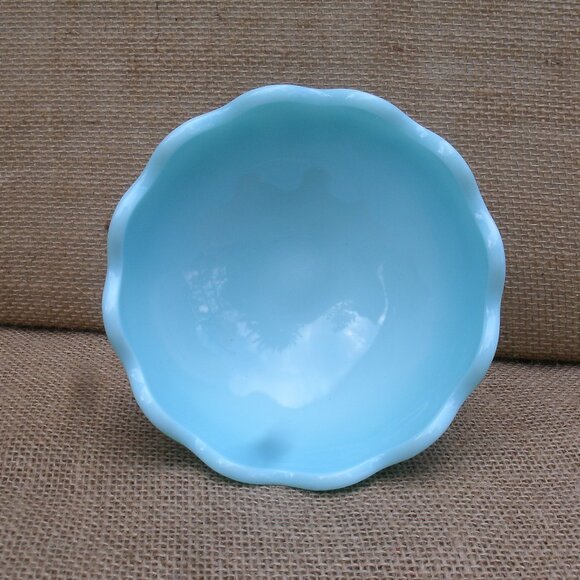 Vintage Fostoria Blue Milk Glass Berry Bowl - Picture 6 of 16